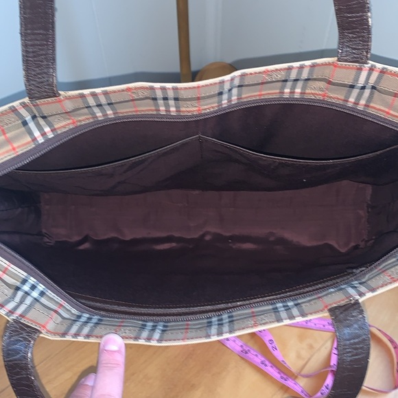 Burberry's Double Handle Large Beige Tote Shadow Horse Haymarket Check Trim GUC - Picture 7 of 13